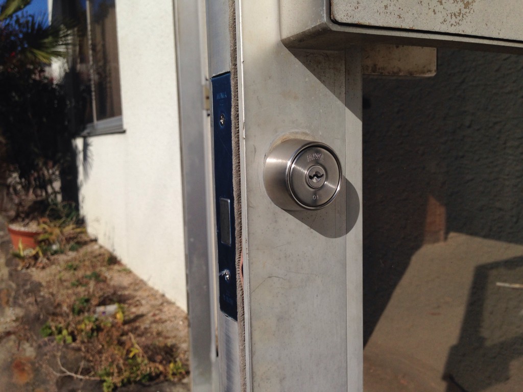 姫路市で事務所玄関の鍵交換　20140106