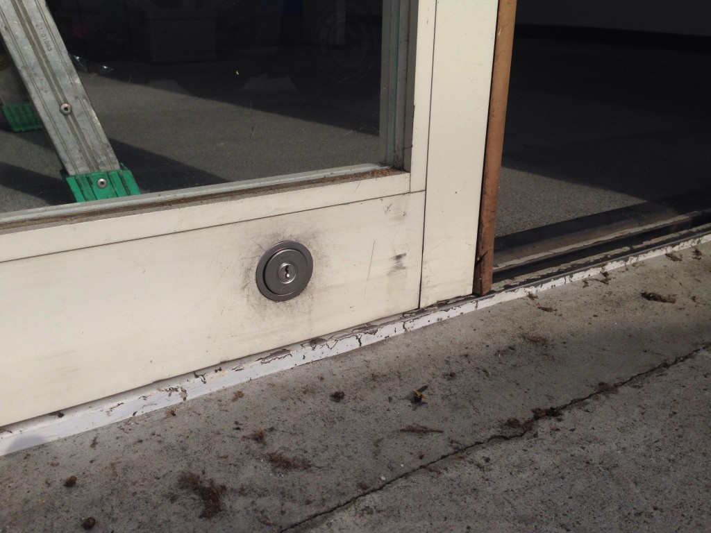 姫路市でテナント貸店舗の自動ドアの鍵交換　家主様から　20140126