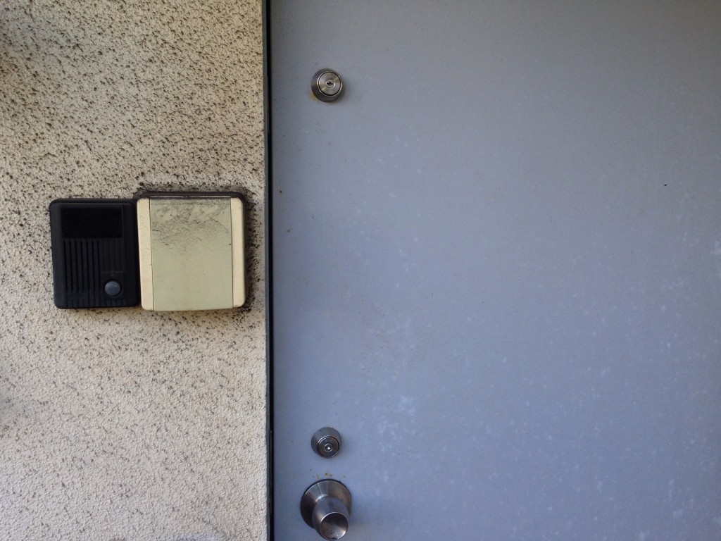 兵庫県姫路市広畑区で会社通用口の鍵交換と電気錠の修理　20140312