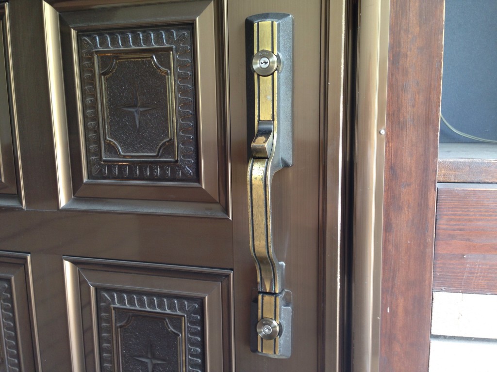 姫路市で戸建住宅の玄関の鍵交換・鍵取替え